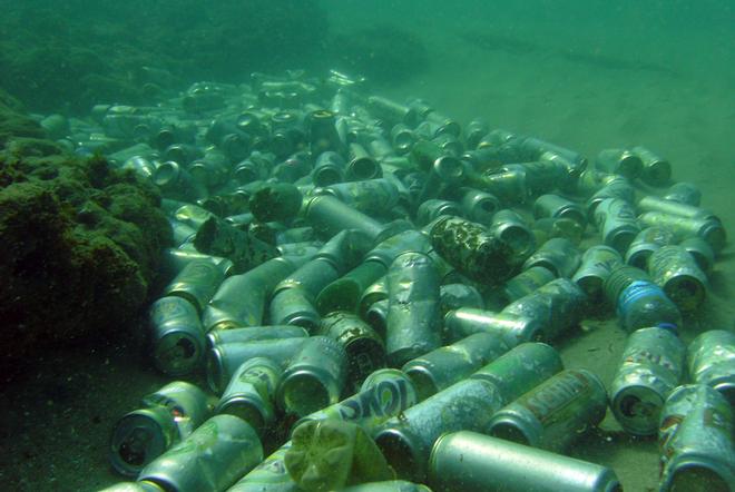 Aluminium Cans on the sea floor © Annika Fredriksson / Ocean Crusaders